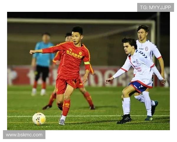 清晨六点激情开跑U15青岛男篮小将全力以赴迎朝阳奋勇向前